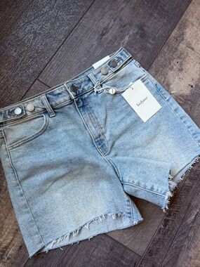 Mid-rise Light Blue Denim Shorts with Frayed Hem